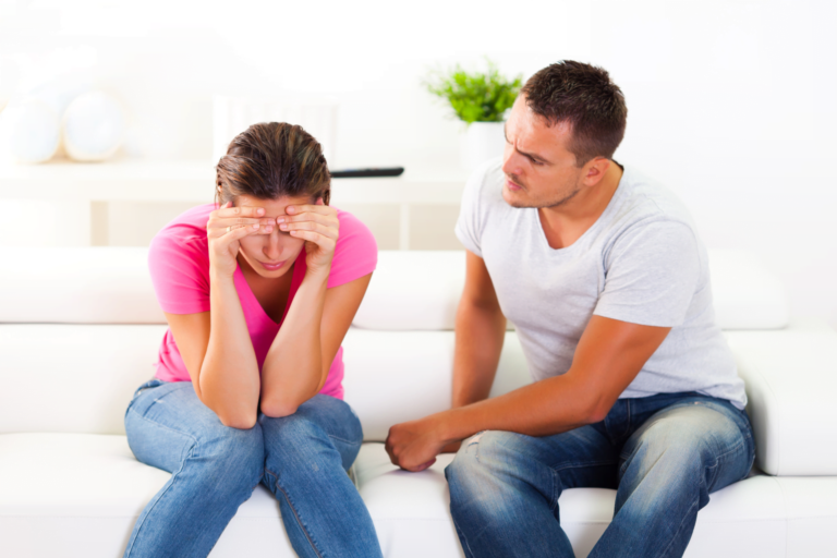 4 Dangers of Undersharing in a Relationship
